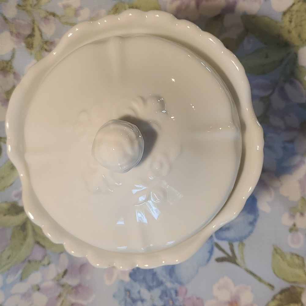 Porcelain Lid "Biscuit" Jar W/Lid Vintage Like New Cookie Jar - Picture 3 of 6